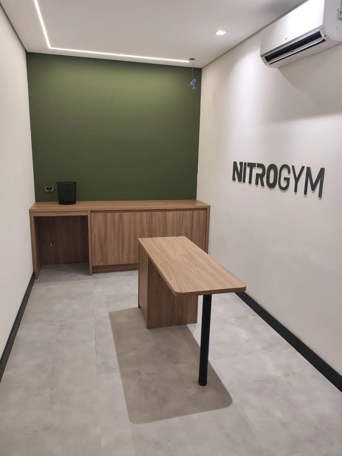 Academia Nitrogym — sala de treino: móveis planejados executados pela HACHFOX em São Paulo, SP - GRANJA VIANA