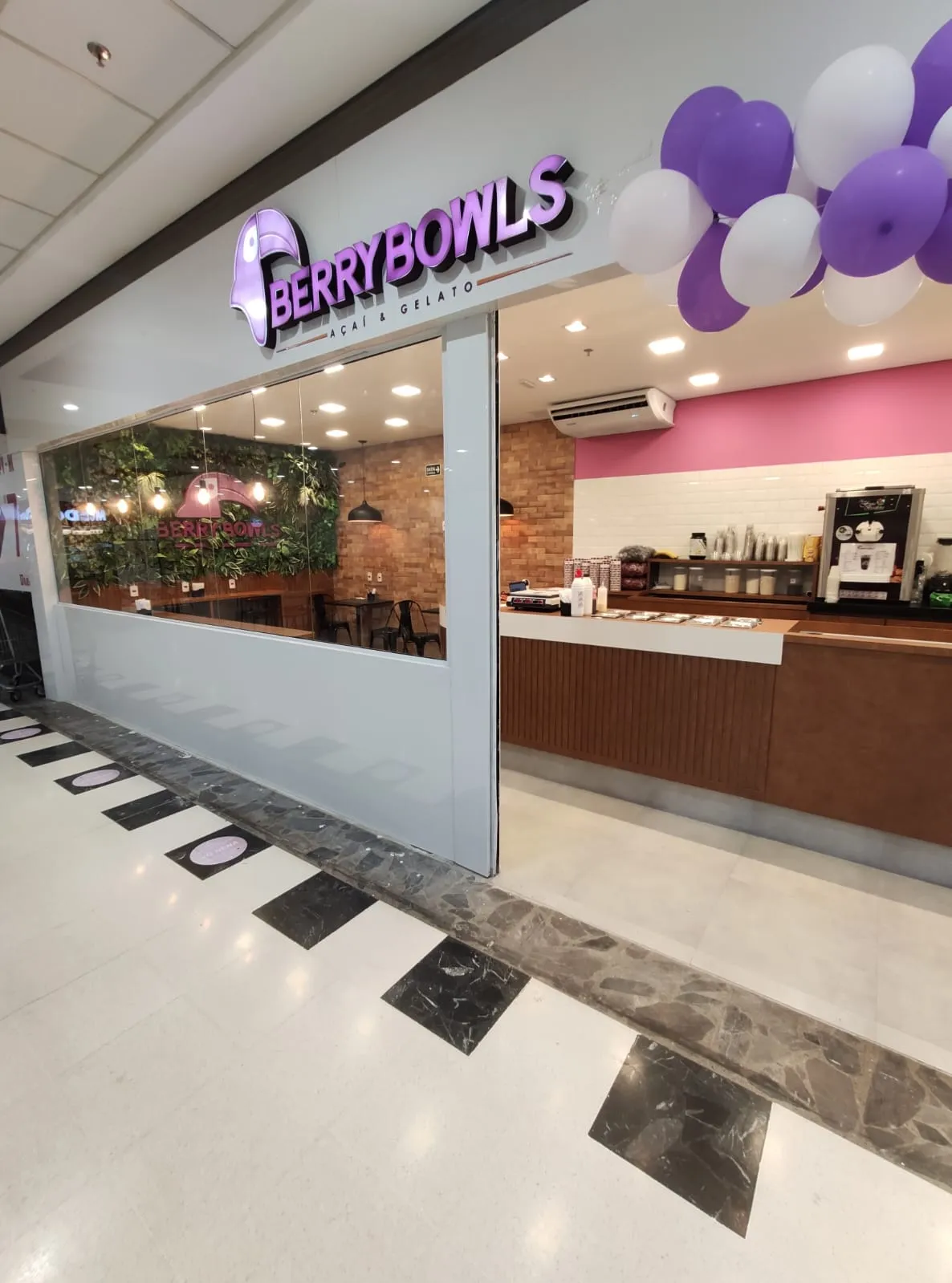 Berry Bowls — açaí & gelato: móveis planejados executados pela HACHFOX em São Paulo, SP