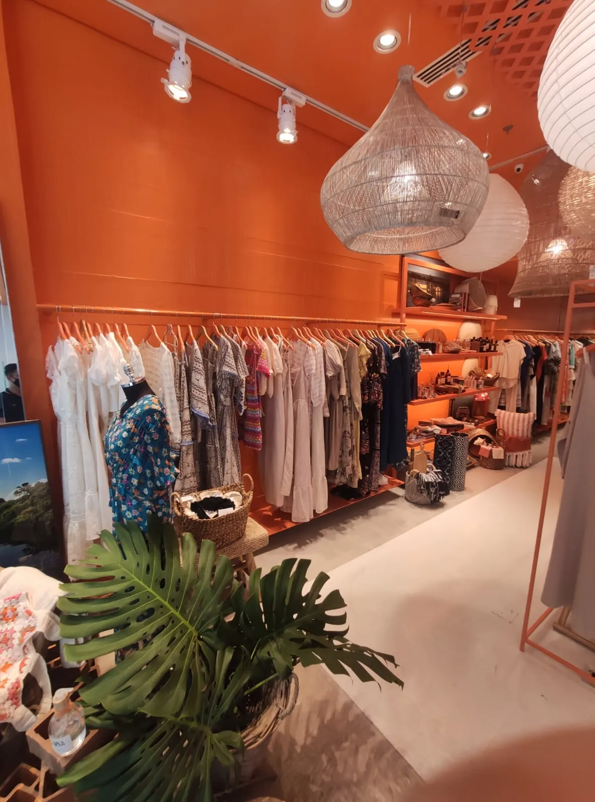 Organizador comercial de roupas: móveis planejados executados pela HACHFOX em São Paulo, SP