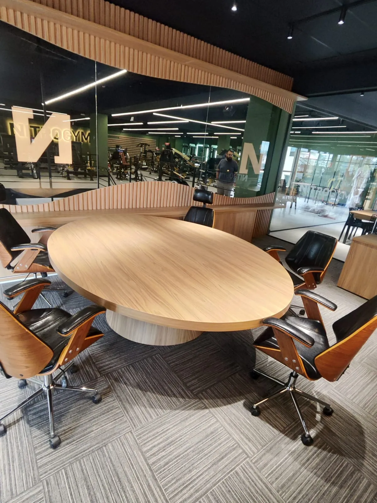 Academia Nitrogym — sala de reunião: móveis planejados sob medida pela HACHFOX em São Paulo, SP