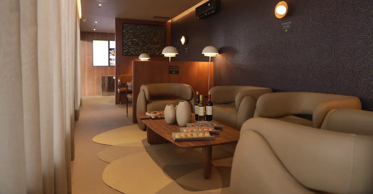 Sala VIP W Premium: detalhe 1 da marcenaria executada pela HACHFOX